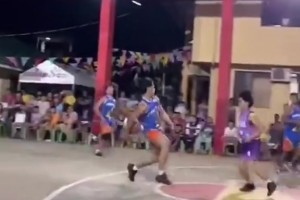 不懂就問：自己背傳自己上籃，這樣真的不是走步嗎??????