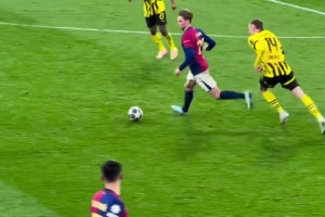 無情的中場推進機器！網(wǎng)友：沒有人能從他的腿下斷到皮球！