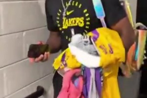 即將對抗?fàn)钤『酥髁Σ祭誓岬诌_場館