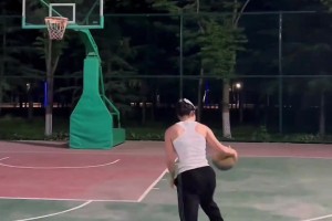 ??小姐姐這套動(dòng)作太絲滑了~