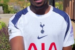 哪個(gè)天才想出這么拍視頻的？范德文和庫杜斯正式握手和解！