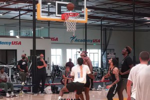 亞歷山大在野球場(chǎng)上降維打擊太輕松了