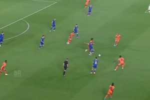 赫拉芬貝赫球員集錦:銷魂轉(zhuǎn)身&絲滑盤帶&強大推進(jìn) 紅軍中場發(fā)動機