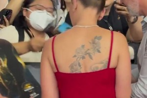 怪不得杜蘭特喜歡呢！寡姐的s曲線背影 超性感啊~