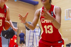 一起來(lái)看看中國(guó)U19女籃的姑娘們?cè)诜磻?yīng)測(cè)試的表現(xiàn)如何呢？