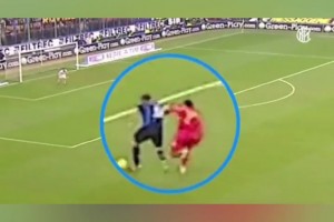 扛著后衛(wèi)進(jìn)球的男人！攔不住的亞平寧重坦維埃里！