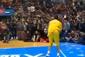 黃種人的頂級天賦！17歲時的易建聯(lián)的扣籃已經(jīng)驚艷眾人??