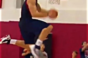 你們以后有扣的更好的！格里芬一扣炸出多少NBA日后的中流砥柱！