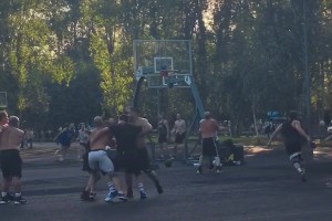 ??1米92的黃思靜剛好給張子宇當(dāng)“扶手”~