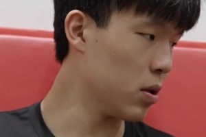 ??楊瀚森昨日采訪時表示：希望不要上場2分鐘就被換下來！