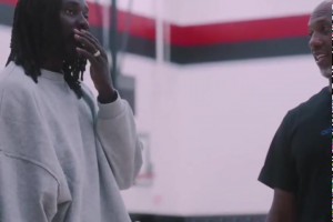 朱哥下賽季多喂球?。』衾盏虾捅缺R普斯私下熱烈談?wù)摋铄??