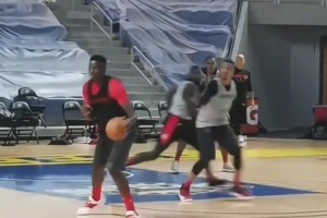 都是回憶??！當(dāng)年18年火箭眾將士的訓(xùn)練視頻 燈泡+餅皇~