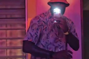 風(fēng)頭出盡！詹姆斯在演唱會(huì)徹底玩嗨了啊????