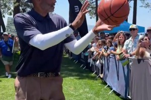 ??老紳士們太優(yōu)雅了！卡特、雷阿倫、希爾在高爾夫球場投三分