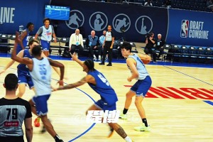 回看楊瀚森試訓時的這記靈性妙傳！今天出現(xiàn)好幾次了吧????