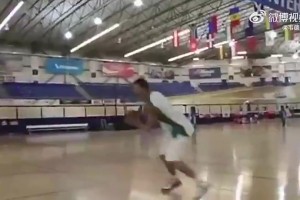 07年夏天易建聯(lián)為雄鹿試訓(xùn)的視頻！楊瀚森若有這手投籃就完美了