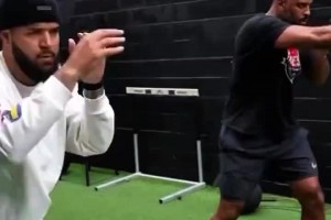 這是準備要干嘛哈！烏度卡和范弗里特一起練習拳擊~