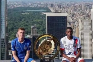 誰能拿下冠軍？帕爾默、登貝萊在紐約高空與世俱杯獎杯合影！