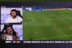 瞬間精神了！名場面：當阿奎羅和拉維奇看到梅西被剪刀腳的反應！