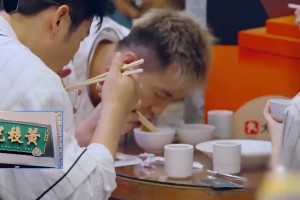 不存在浪費(fèi)！郭艾倫光盤行動(dòng)將盤子舔干凈：我頭一回這么吃飯