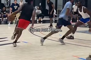 簡直降維打擊??阿門-湯普森打野球，后撤步三分&歐洲步樣樣來