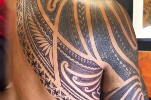 海王紋身plus加強版！海王亞當斯的新紋身~