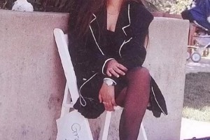 你能想象這是早期的金卡戴珊?jiǎn)?？那時(shí)真的好清純??