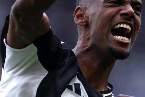 1.2億鎊？羅馬諾：紅軍接觸紐卡討論伊薩克，失敗轉(zhuǎn)向?；倏? >
                                        </div>
                                    </div>
                                                                        <div   id=