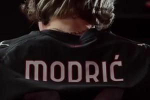 魔笛將身披米蘭14號球衣！米蘭上一個金球先生還是卡卡！