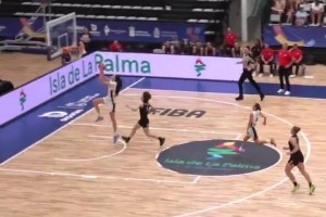 解說(shuō)鬧麻了！17歲法國(guó)女生在U18歐洲杯比賽雙手暴扣