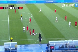 雙方現(xiàn)場(chǎng)推搡不斷，王鈺棟上頭暴怒想懟陳俊樂，不慣著對(duì)方??