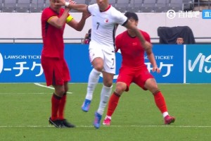 打WWE呢??祖連奴一巴掌扇翻了張玉寧，張玉寧痛苦倒地！