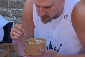 約基奇即將開啟中國(guó)行 這身材真的是NBA第一人嗎??????