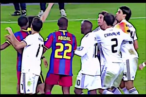 一言不合就開(kāi)整！球迷：這才是真正的西班牙國(guó)家德比！