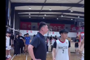 教練看似講的很混亂的戰(zhàn)術(shù)，沒想到真的給成功絕殺了