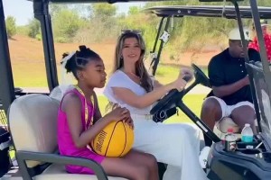 尼克楊、阿泰斯特近日攜美女一起打高爾夫