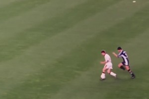 當(dāng)年最經(jīng)典的球盲過(guò)濾器！布斯克茨轉(zhuǎn)身，巴薩由守轉(zhuǎn)攻！