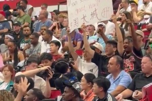 座無虛席！美記驚嘆：現(xiàn)場全是楊瀚森的球迷????