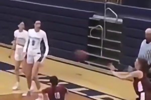 文班女馬？國外女學生球員一回合怒送三個血帽??