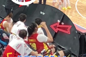 豪車燒油多！張子宇休息時(shí)12秒干完一瓶運(yùn)動(dòng)飲料