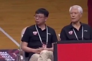 不滿判罰名場(chǎng)面！浙江總經(jīng)理怒斥裁判：TMD中國(guó)籃球被你們吹掉了
