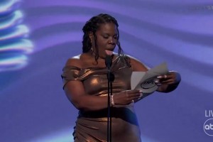 大豐收！亞歷山大獲得ESPY年度最佳男運(yùn)動(dòng)員獎(jiǎng)杯，發(fā)表感言