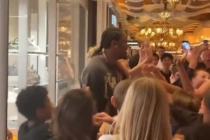 太受歡迎了！杰威永遠(yuǎn)的孩子王屬性！太有喜感了！