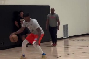 MVP亞歷山大回歸訓(xùn)練，有一說(shuō)一這運(yùn)球手感是真的牛逼????