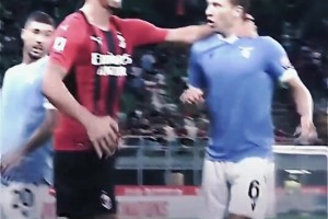 在冥想的那一刻，他也許已經(jīng)對當(dāng)年那個無所不能的自己釋懷了....