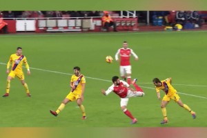 蝎子擺尾太騷了！吉魯2017年獲得普斯卡什獎的進球！這才是神仙球