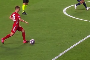 羨慕嫉妒恨！阿森納球迷參觀切爾西獎杯時的表情??