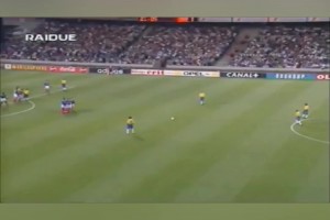 在絕對力量面前什么防守都是浮云！卡洛斯超級夸張的重炮破門！