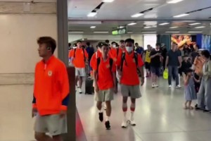 泰山隊抵達大連，三國腳和李小恒提前到達