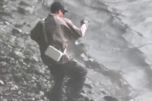 ??擱這荒野求生呢？布克的冰島旅行偷感十足